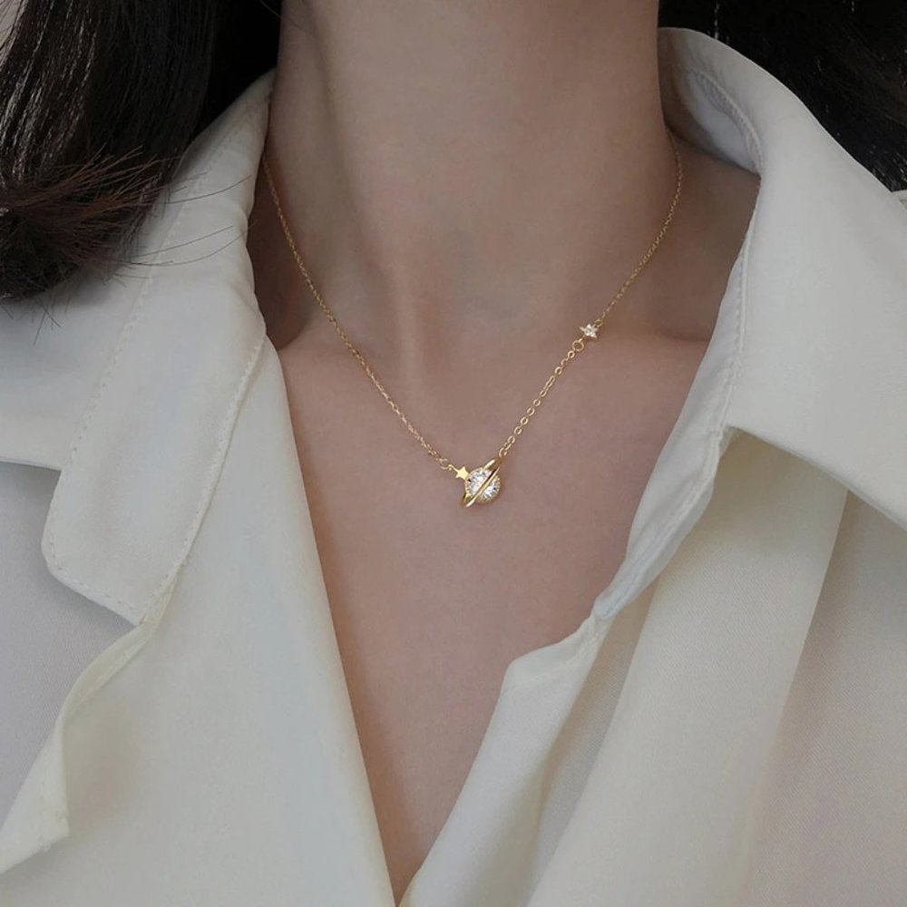 NEW Silver/Gold Shiny Planet-shape Necklace - Picture 4 of 9